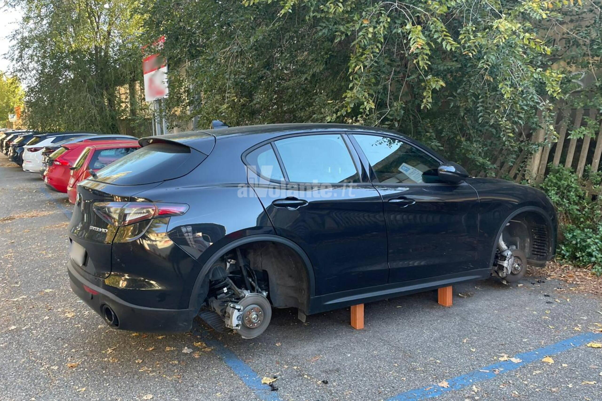 In Italia sono in aumento i furti di piccole auto.