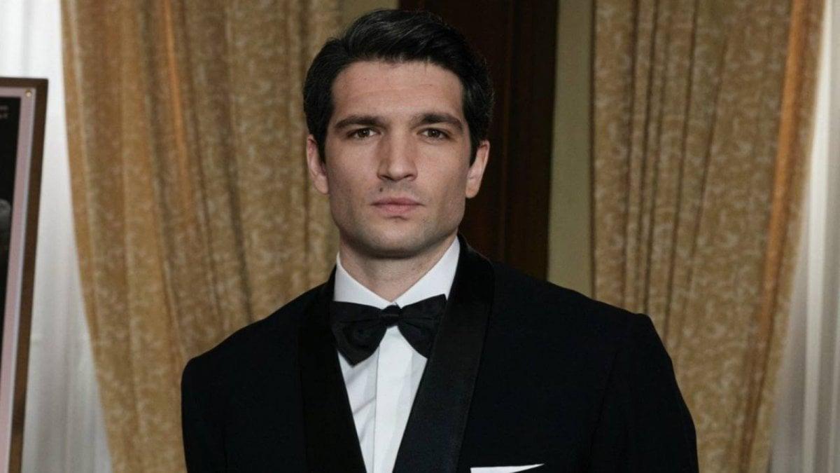 Il Paradiso Delle Femme, Anteprima 28 novembre: Roberto offre un lavoro a Johnny