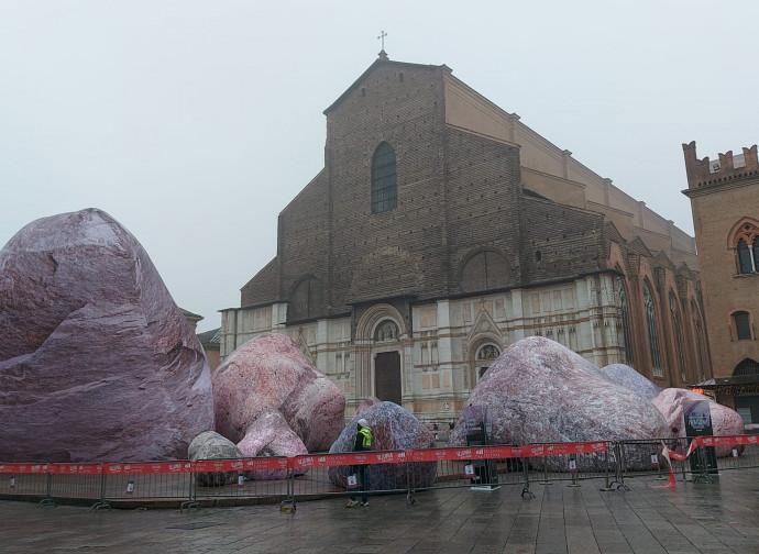 Inflated balloons darken Christmas in Bologna - La Nuova Bussola Quotidiana