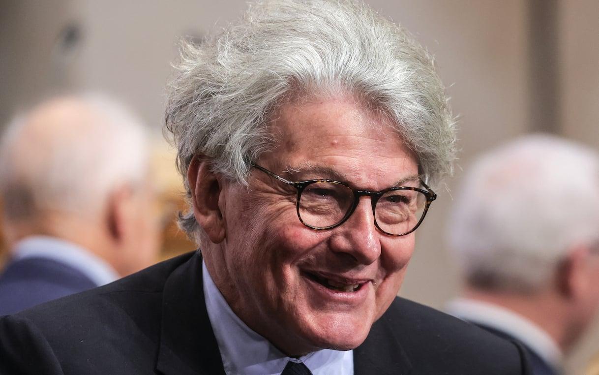 Gli Stati Uniti annunciano sanzioni contro 5 europei, incluso l'ex commissario U...