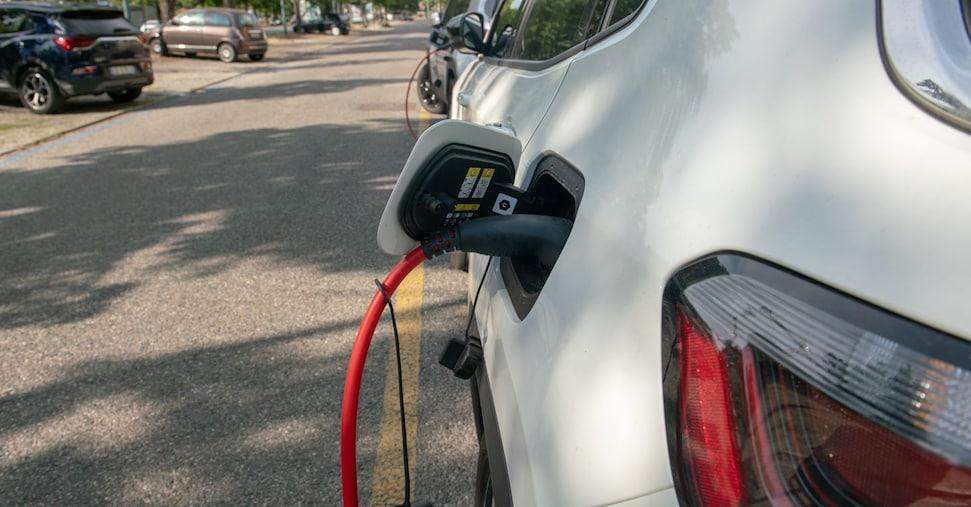 Auto elettriche, colonne interessate, mentre il ricarica costa 24 minerali
