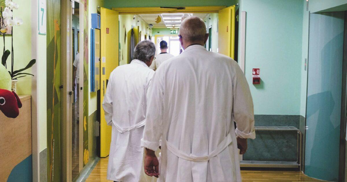 Assorbe la crescente partecipazione dell'economia dei paesi sanitari: l'alto cos...